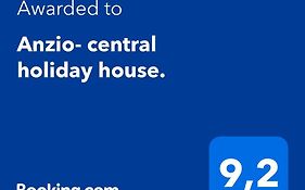 Anzio- Central Holiday House.